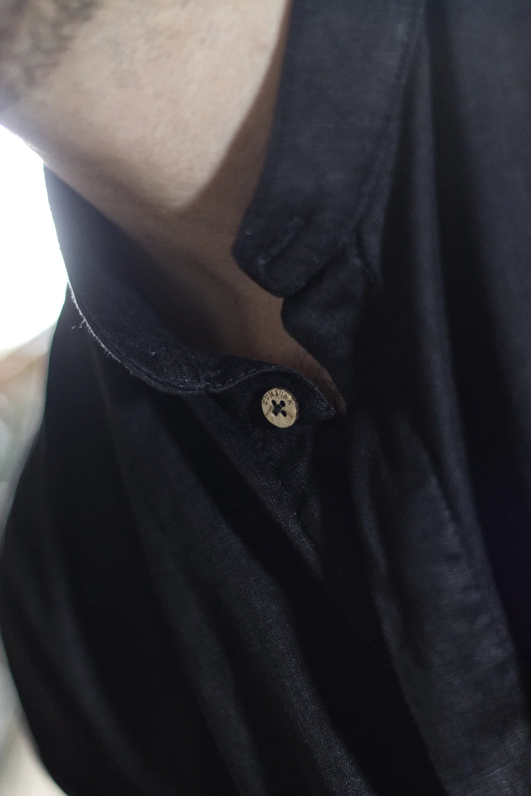 Camisa Insignia negra 100% lino Hombre y Mujer