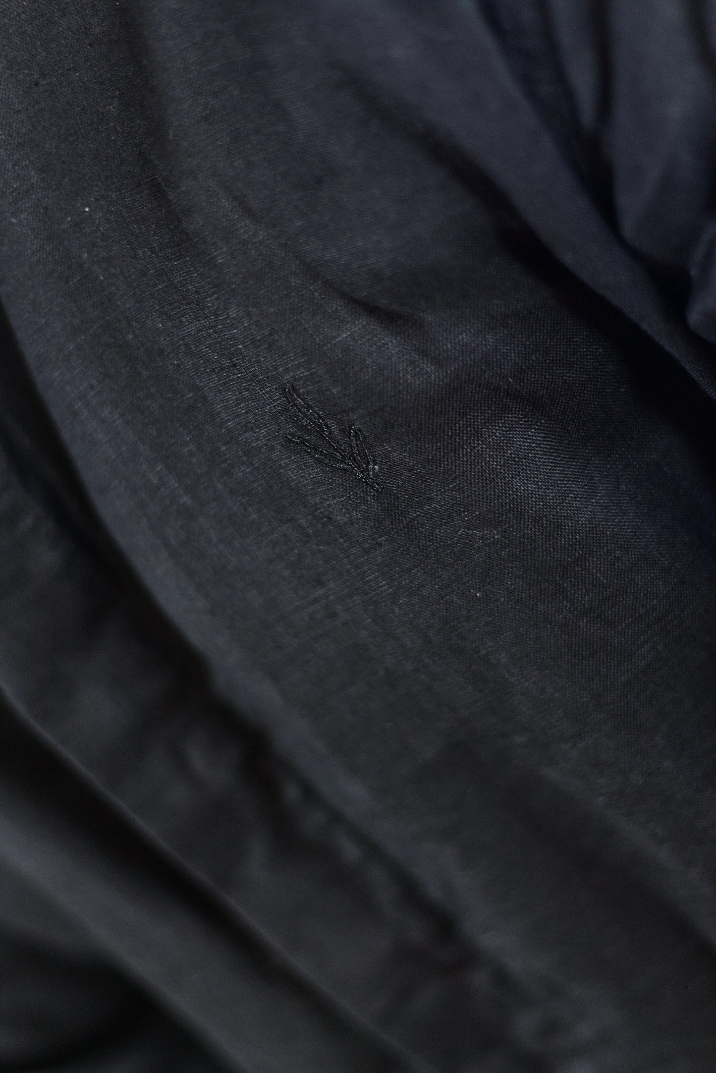 Camisa Insignia negra 100% lino Hombre y Mujer