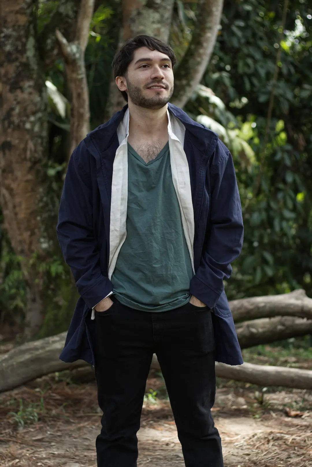 chaqueta parka azul camisa