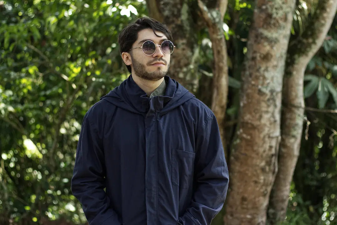 chaqueta parka azul cerrada