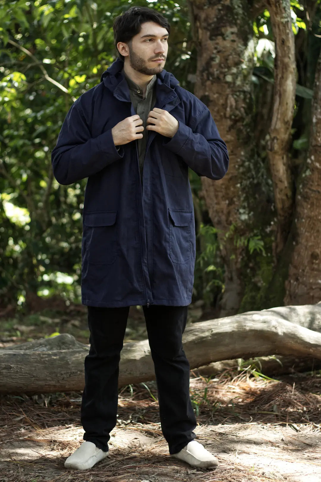 chaqueta parka azul frontal naturaleza